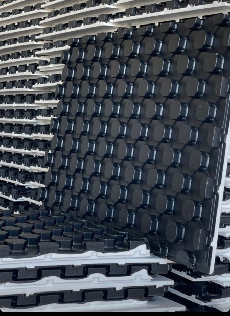 تولید عایق گرمایش از کف شانه تخم مرغی و روکشدار مشکی