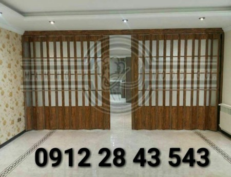 Accordion glass partition