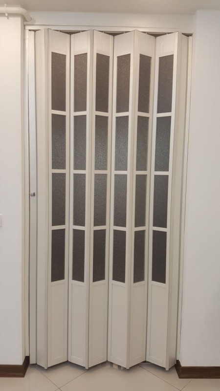 Wooden shuttle curtain