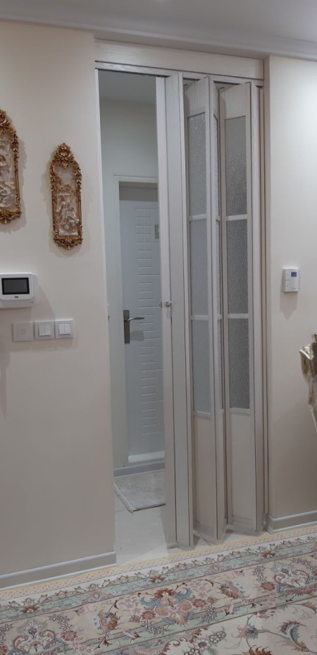 Sliding folding partition