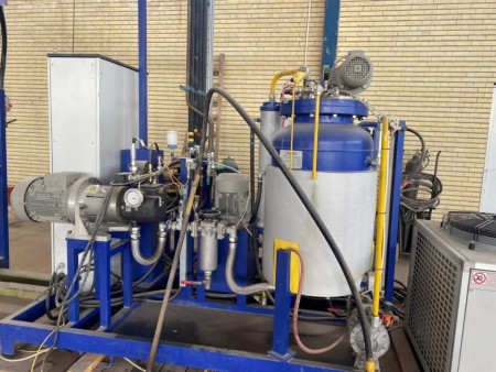 دستگاه تزریق فوم های پرشر