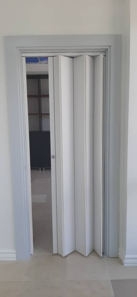 لوور دراپه چوبی(پرده عمودی چرمی)