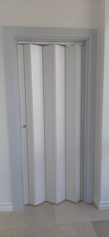 لوور دراپه چوبی(پرده عمودی چرمی)