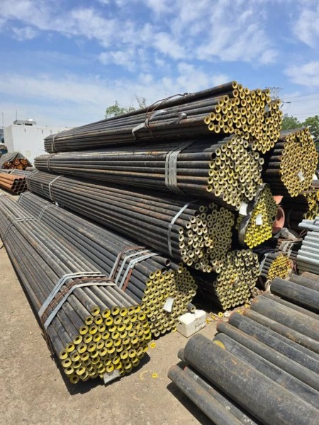 Pipes and fittings in the Iron Market of Metallura Industrial Group