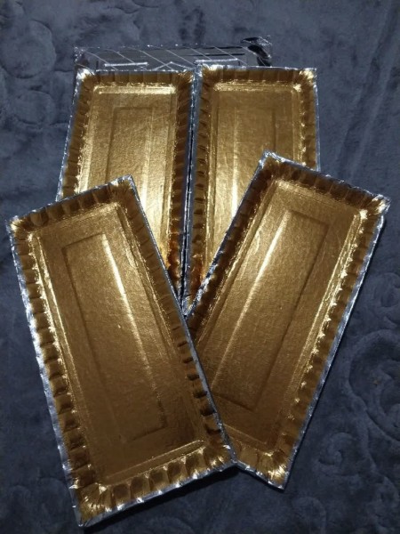 Disposable cardboard tray tray