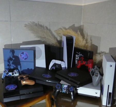 PS5 PS4 PS4 Xbox Poly 4 Xbox Game