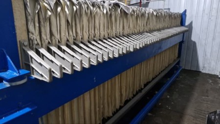 فیلتر پرس + پمپ اسکرو تک استیج فشار  6 بار با موتور و گیربکس