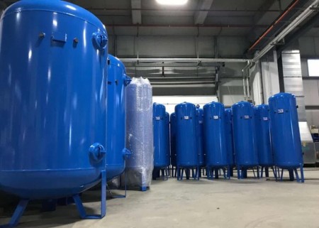 Compressed air tanks