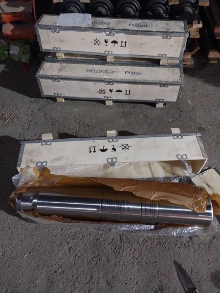 پیستون‌های بیل مکانیکی و چکش هیدرولیکی