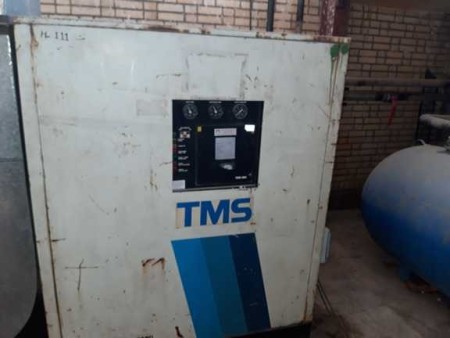 کمپرسور اسکرو آلمانی همراه رطوبت گیر (فروش فوری)