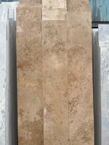 سنگ تراورتن کاشان 1000 متر و سیمان پلیمری 2 تن م