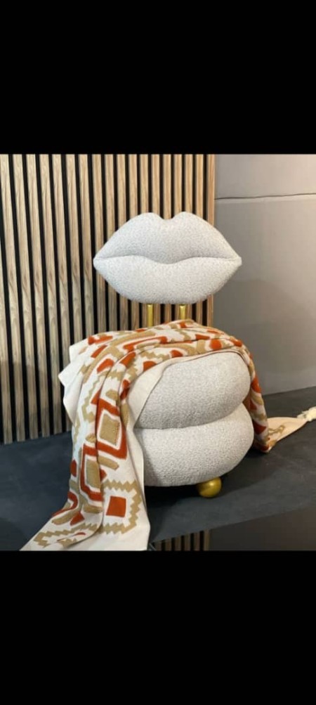 Ordering and buying a seat puff