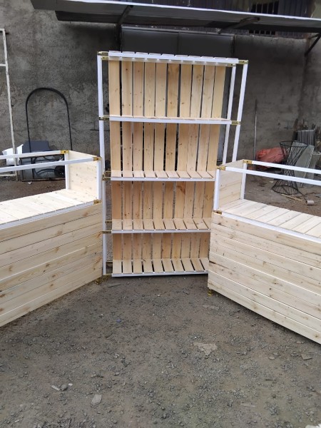 پیشخوان و کوشک فروش بلیت چوبی