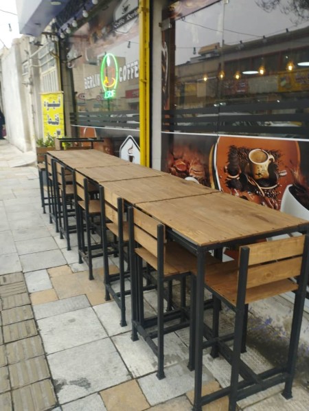 میز و صندلی چوبی کافه با طراحی خاص در تهران و کرج