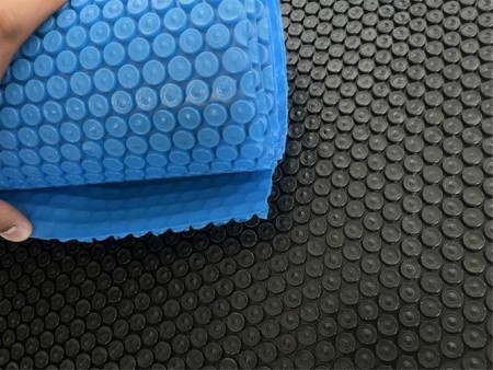 فروش روکش استخر حبابدار آبی و مشکی همراه با نصب