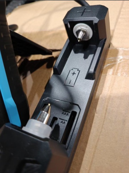 پایه نگهدارنده و تست باتری‌های استوانه‌ای (Battery Clamp Holder)