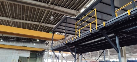 نیم طبقه فلزی پیچ و مهره ای