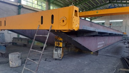 نیم طبقه فلزی پیچ و مهره ای