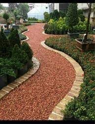 قیمت شن رنگی برای محوطه (عوامل مؤثر بر هزینه‌ها)