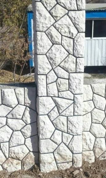 زیبایی خیره‌کننده سنگ لاشه سفید در معماری مدرن