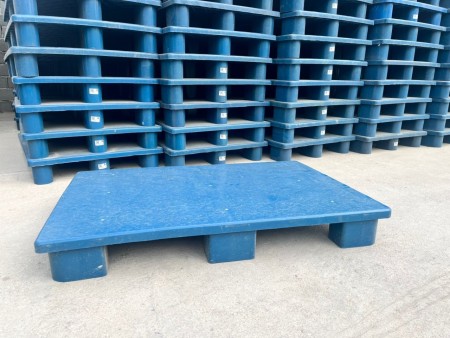 Plastic Pallet 80×120 with Smooth Surface