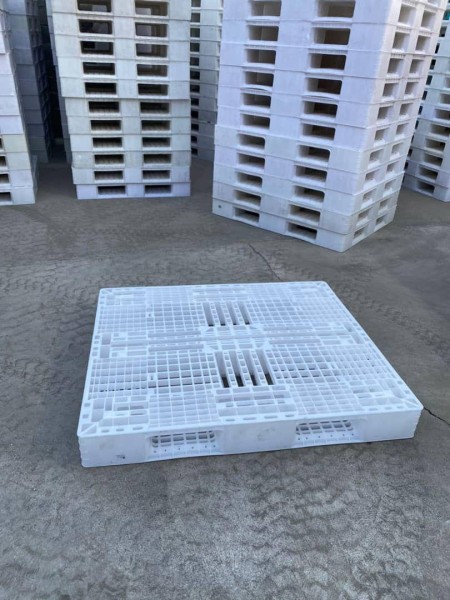 خرید پالت پلاستیکی کاکرده در حد نــو