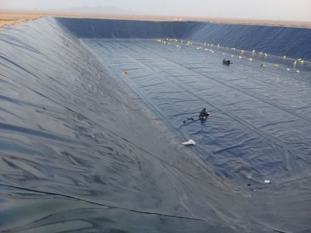 فروش و نصب پوشش استخرهای آبیاری با ژئوممبران و ژئوتکستایل