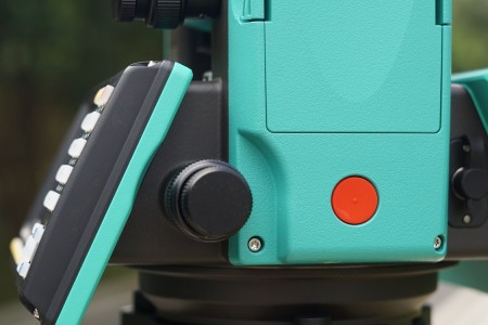 دوربین نقشه برداری توتال استیشن ویندوزی AXIS4L