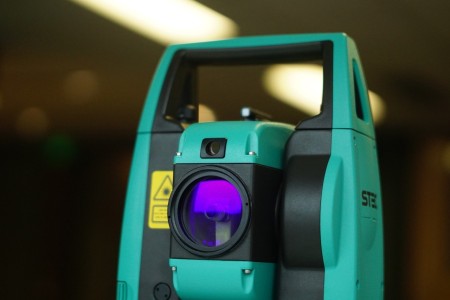 دوربین نقشه برداری توتال استیشن با منوی لایکا