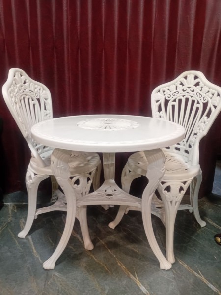 میز و صندلی پلاستیکی باغی و ویلایی