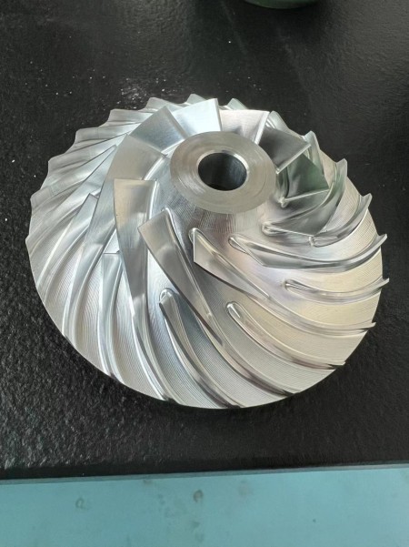خدمات فرز CNC پنج محور ، ساخت قطعات صنعتی دقیق در تبریز