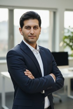 وکیل پایه یک دادگستری احسان مالی(عضو کانون داوران حرفه ای)