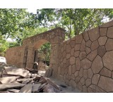 Implementation of rubble stone for the construction of the garden wall